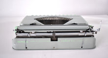 Afbeelding in Gallery-weergave laden, Hermes Baby Typemachine uit 1956
