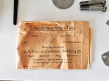 Afbeelding in Gallery-weergave laden, Hermes verzamelbox met penselen en oliekannetje
