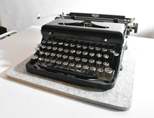 Afbeelding in Gallery-weergave laden, Typemachinemat, antislip en geluiddempend
