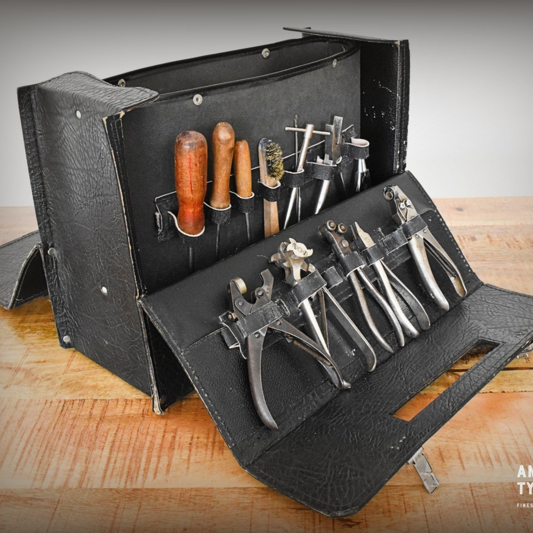 Vintage leren reparatiegereedschapstas uit de jaren 70