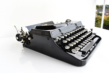 Load image into Gallery viewer, Superb 1934 Remington Portable 5
