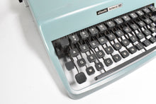 Afbeelding in Gallery-weergave laden, Olivetti Lettera 32 typemachine uit 1967
