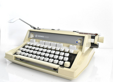 Afbeelding in Gallery-weergave laden, ZELDZAAM* Gereserveerd* Hermes 3000 Typemachine, ongebruikelijk EPOCA-lettertype, 3e generatie
